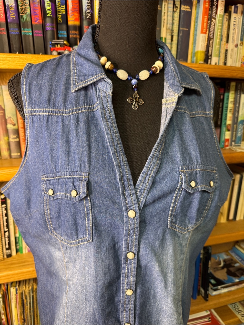 Sleeveless Denim Button-Down Shirt in Med Distressed Blue